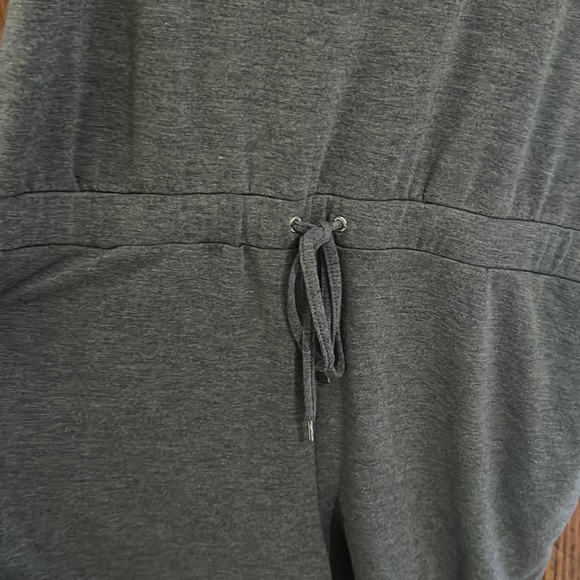 Juicy Couture Heathered gray cold shoulder romper with elastic drawstring waist - Picture 4 of 9